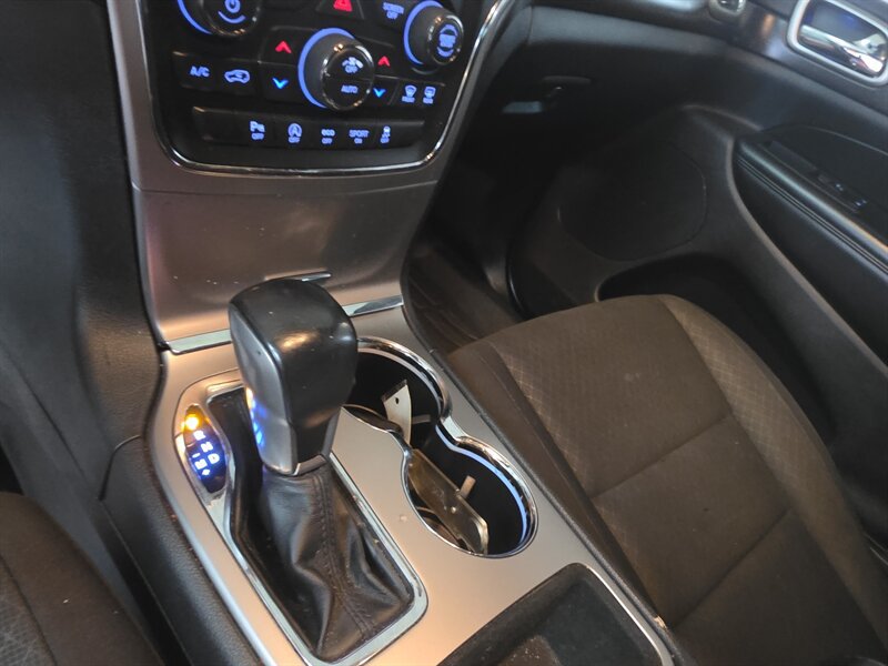 Used 2018 Jeep Grand Cherokee Laredo AWD/4WD image 31