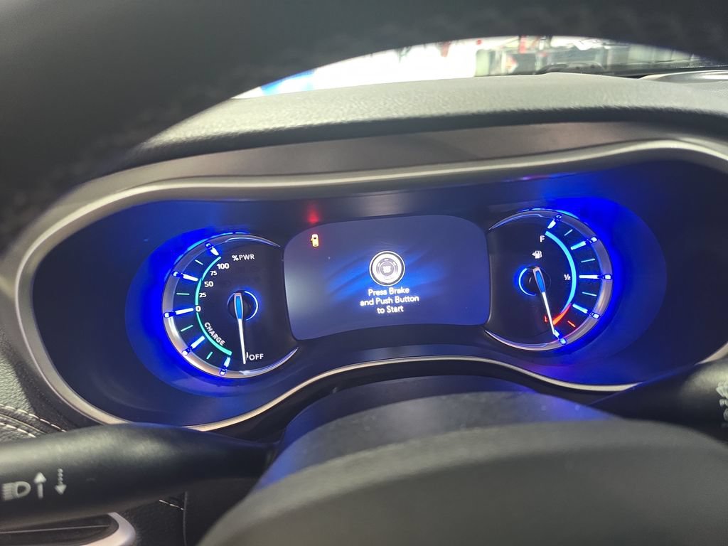 Used 2023 Chrysler Pacifica Touring-L FWD image 17