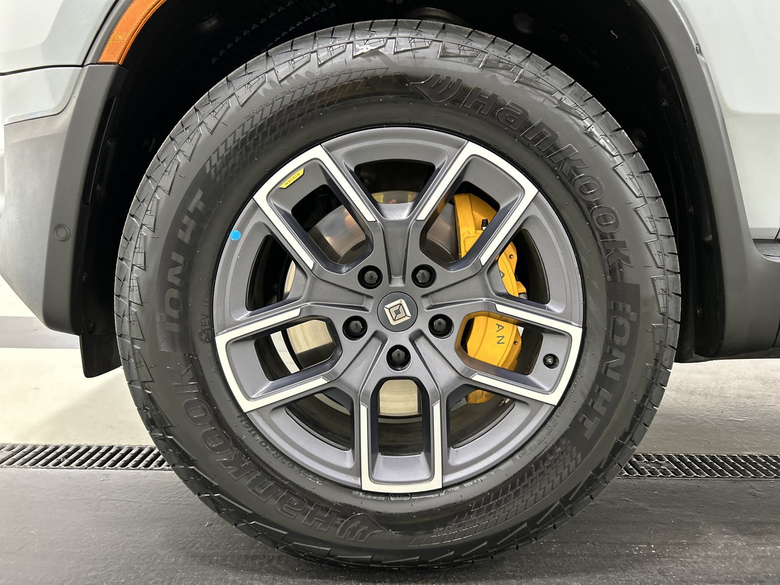 Used 2023 Rivian R1S Adventure Quad AWD/4WD image 9