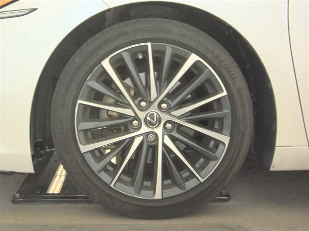 Used 2020 Lexus ES 350 Luxury w/ Accessory Package 2 image 10