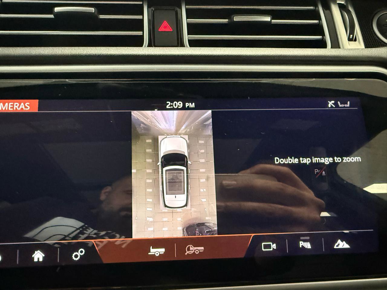 Used 2018 Land Rover Range Rover HSE image 17