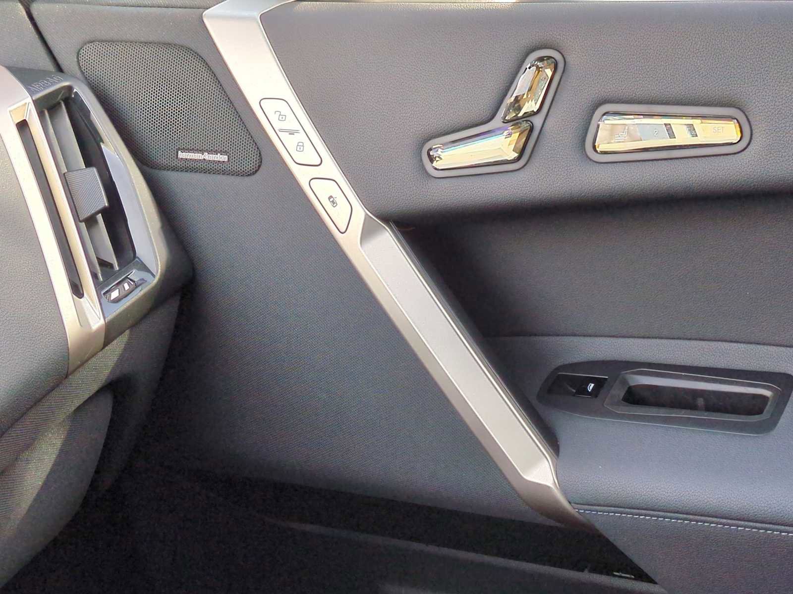 Used 2025 BMW iX xDrive50 image 36