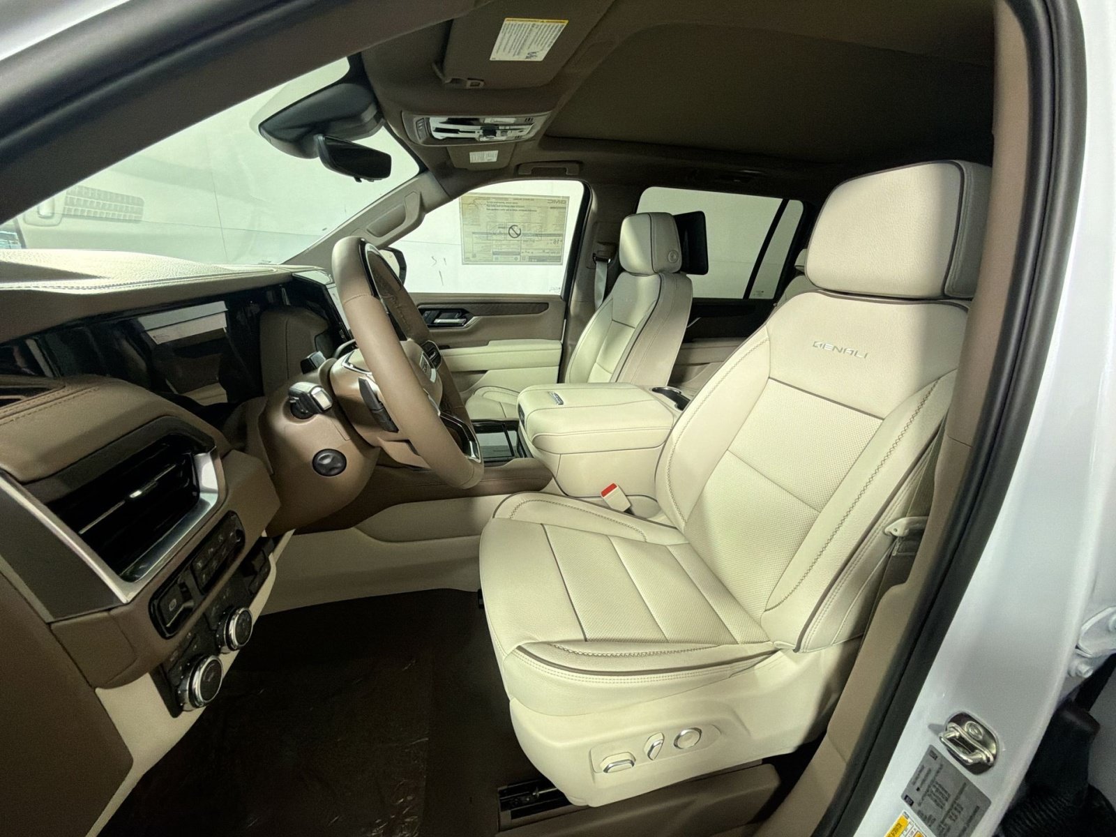 New 2026 GMC Yukon XL Denali w/ Denali Reserve Package AWD/4WD image 13