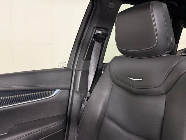 Certified 2025 Cadillac XT6 Sport w/ LPO, Red Accent Package AWD/4WD image 16