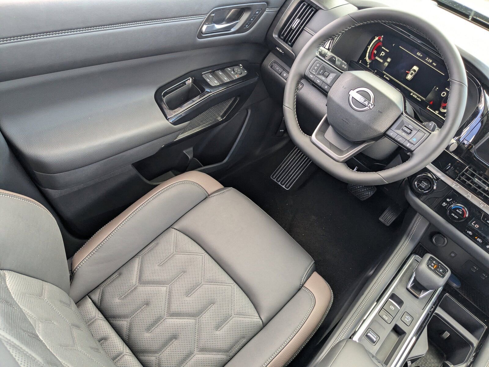 New 2026 Nissan Pathfinder Platinum FWD image 18