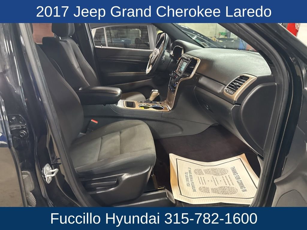 Used 2017 Jeep Grand Cherokee Laredo image 12