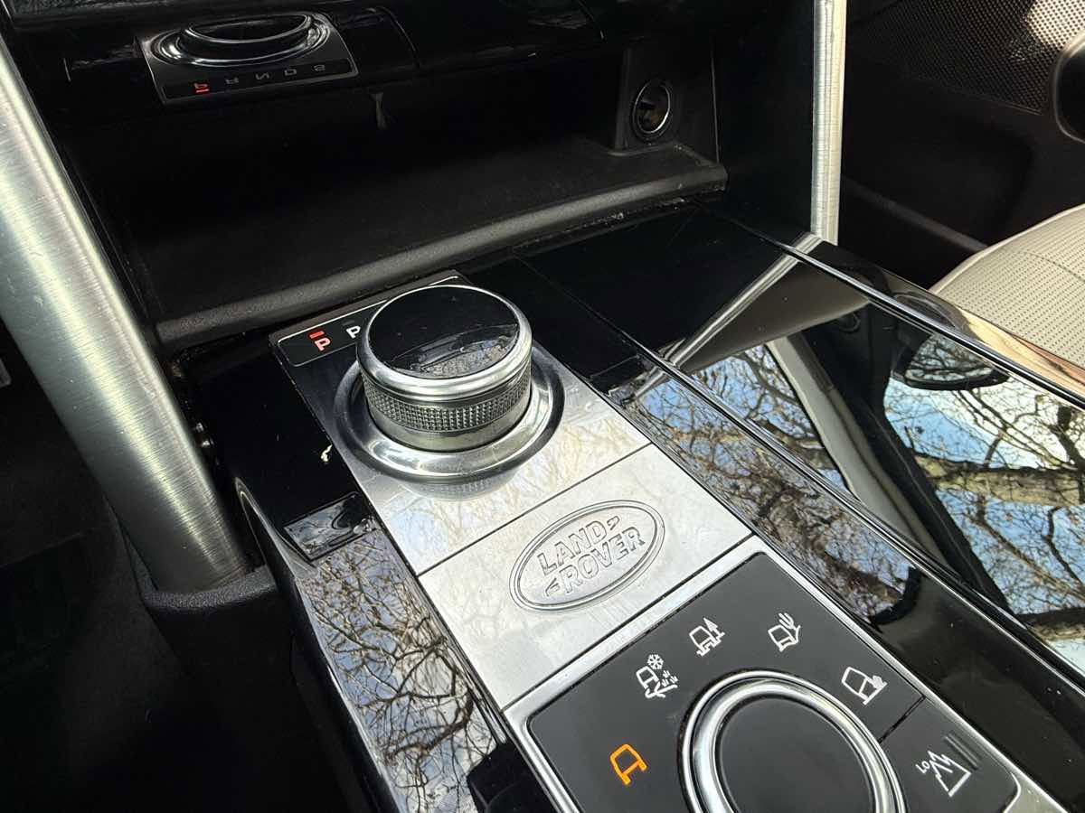 Used 2018 Land Rover Discovery HSE image 22