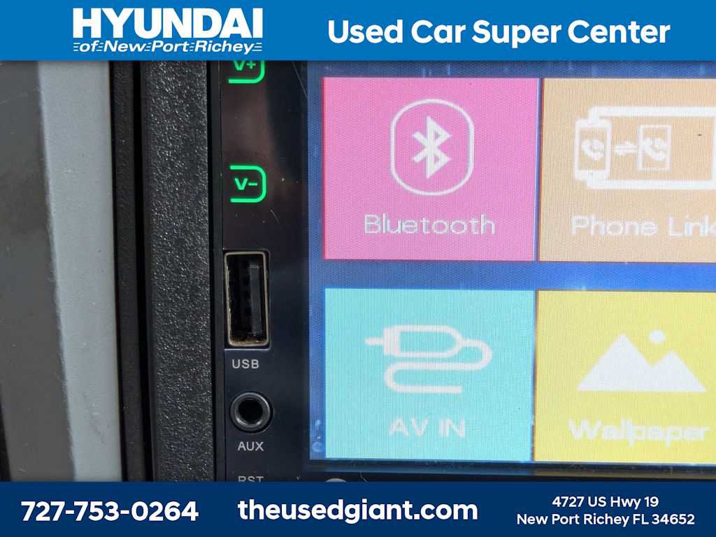 Used 2010 Chevrolet HHR LT FWD image 22
