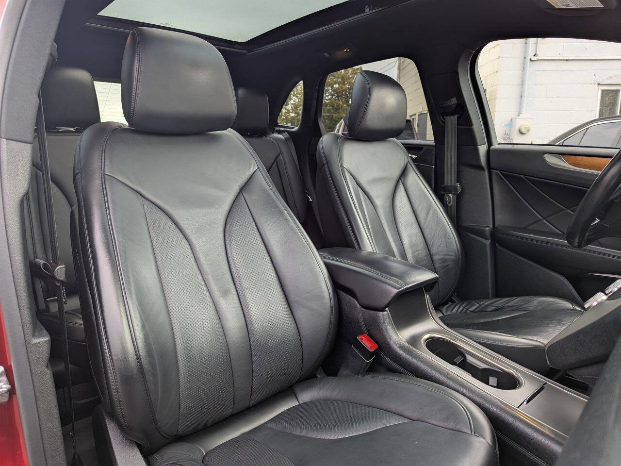 Used 2017 Lincoln MKC Select w/ Lincoln MKC Climate Package image 11