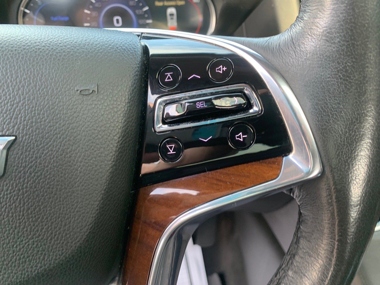 Used 2019 Cadillac Escalade Luxury AWD/4WD image 11