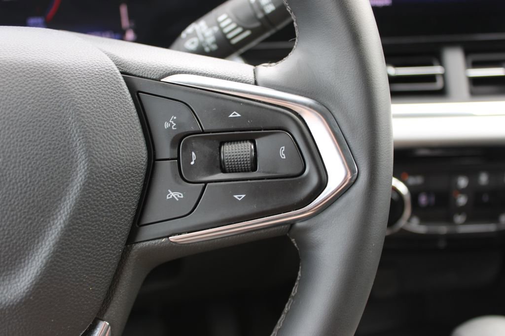 Used 2025 Chevrolet Trax LT w/ LT Convenience Package image 33