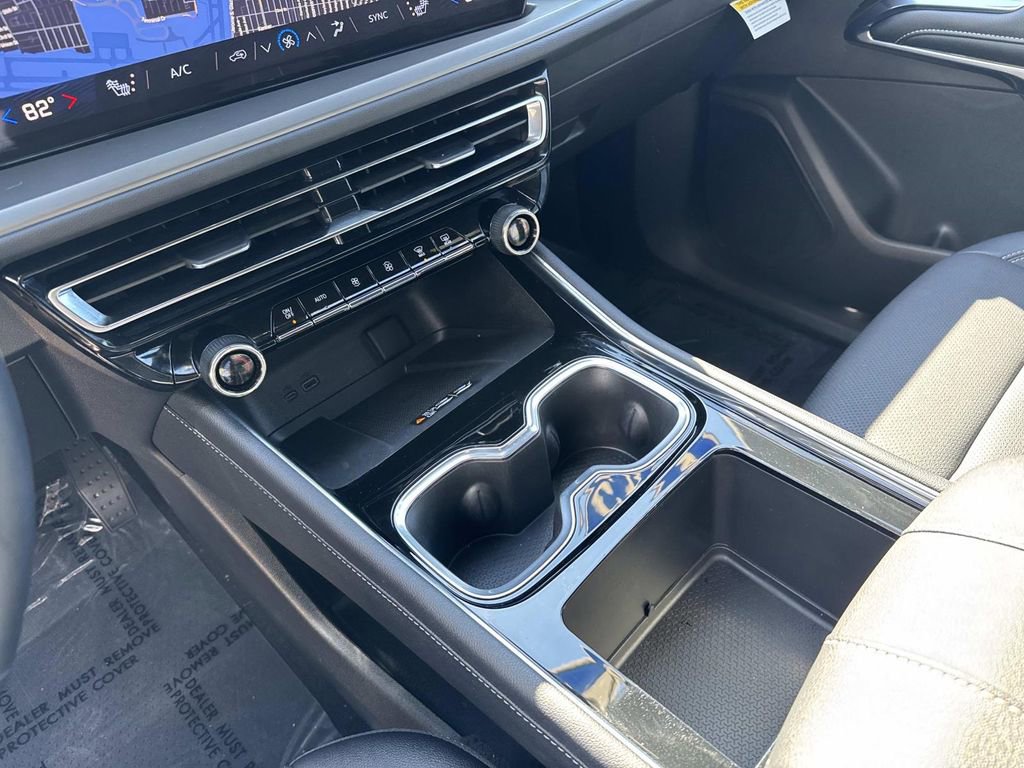 Certified 2025 Chevrolet Traverse LT image 26