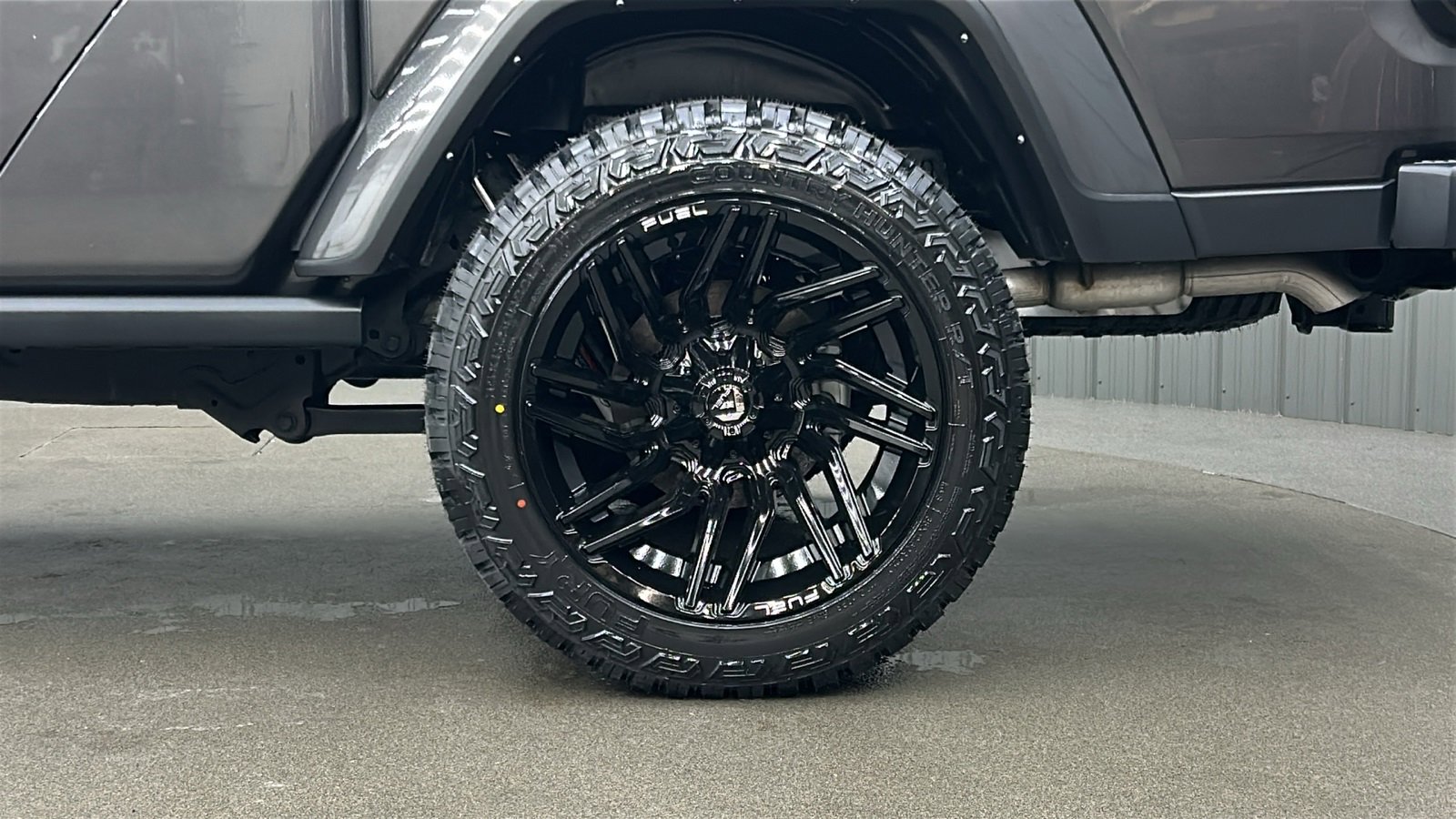 Used 2024 Jeep Gladiator Willys image 11