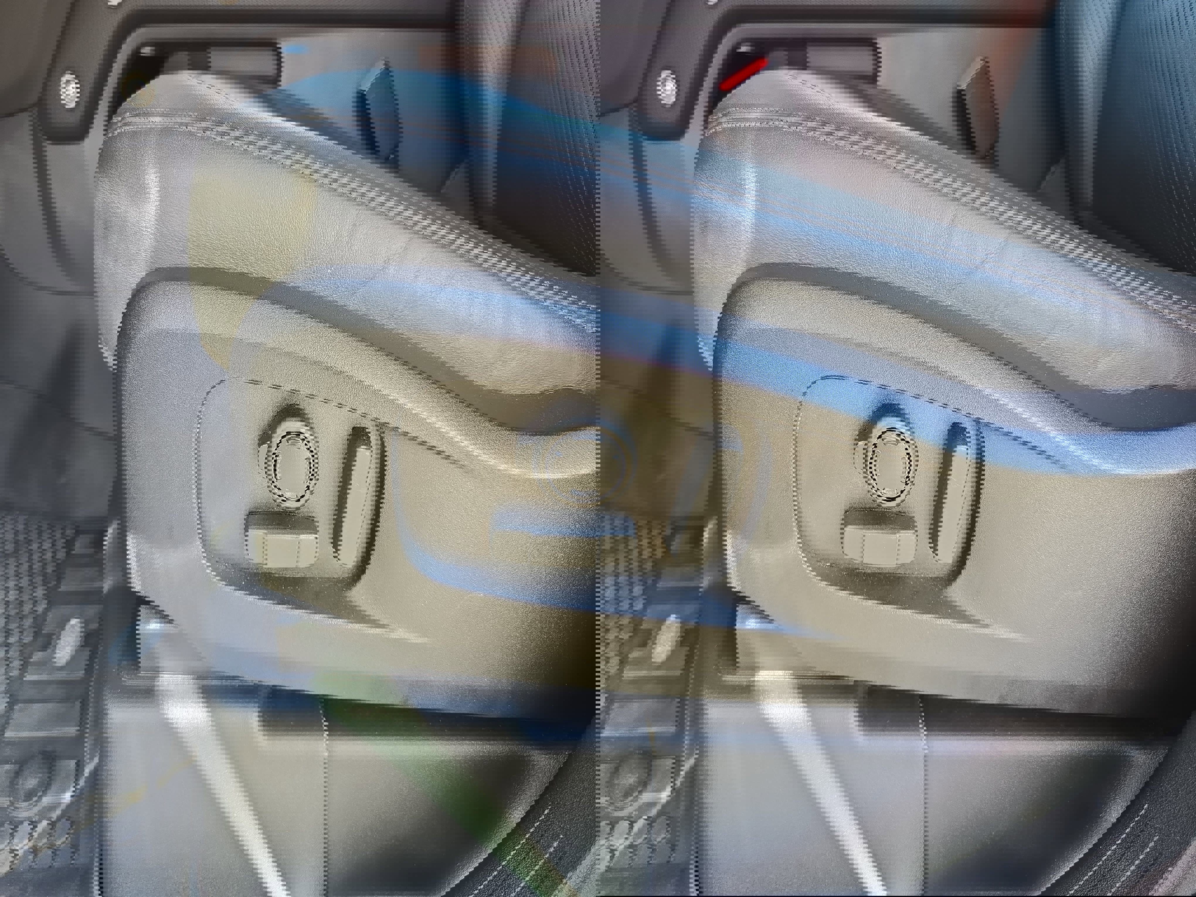 Certified 2024 Land Rover Defender 110 V8 image 28