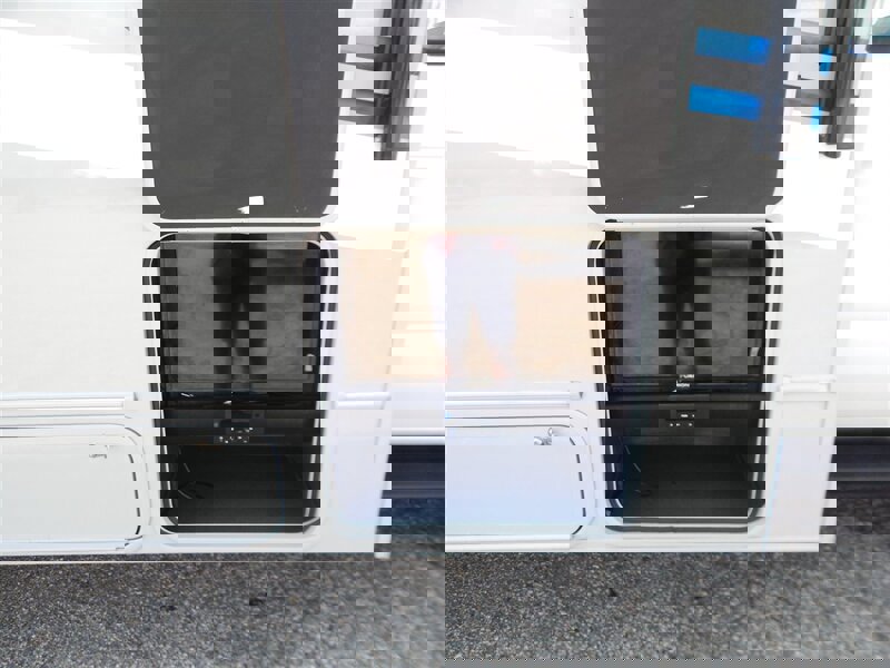 Used 2022 Ford E-450 and Econoline 450 Super Duty w/ Motorhome Prep Package image 9