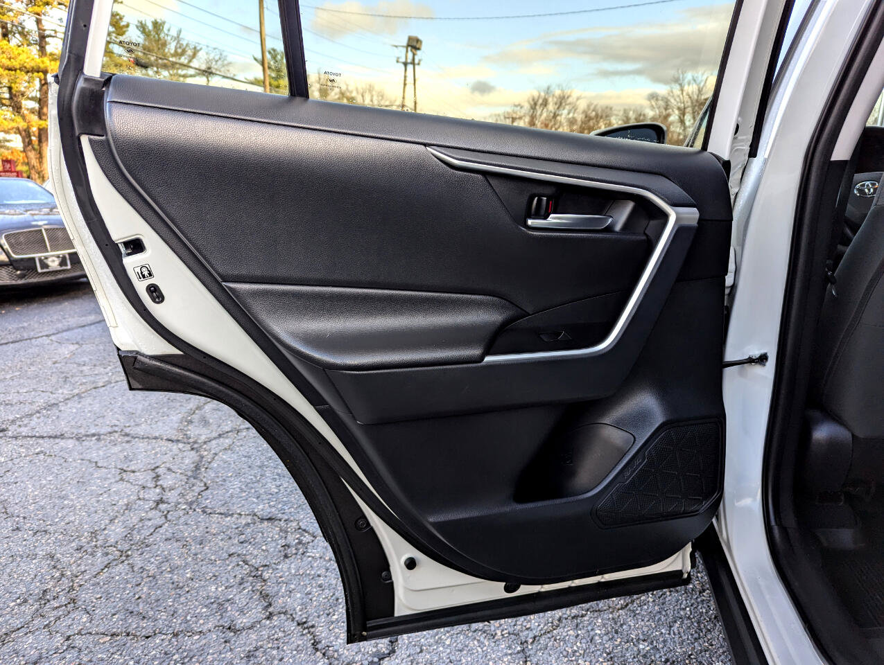 Used 2019 Toyota RAV4 XLE w/ Convenience Package image 37
