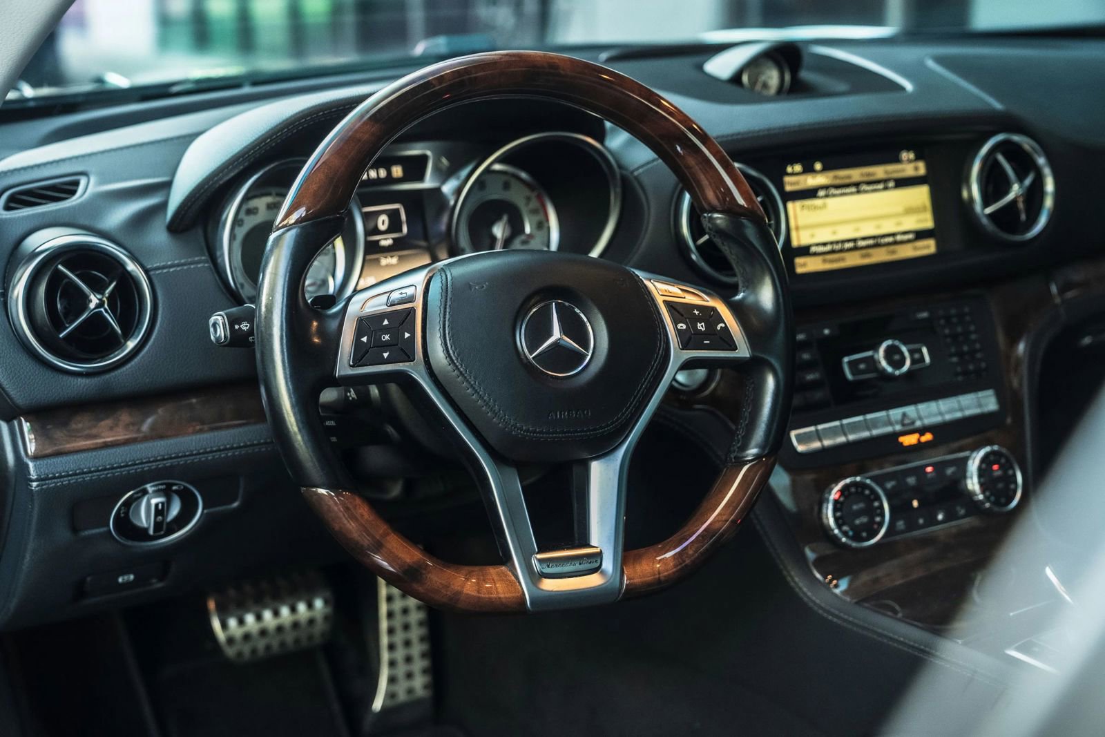 Used 2013 Mercedes-Benz SL 550 w/ Premium Pkg image 19