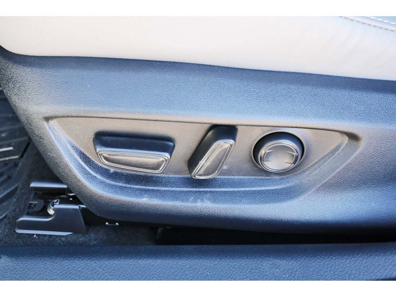 Used 2025 Toyota Camry SE image 27