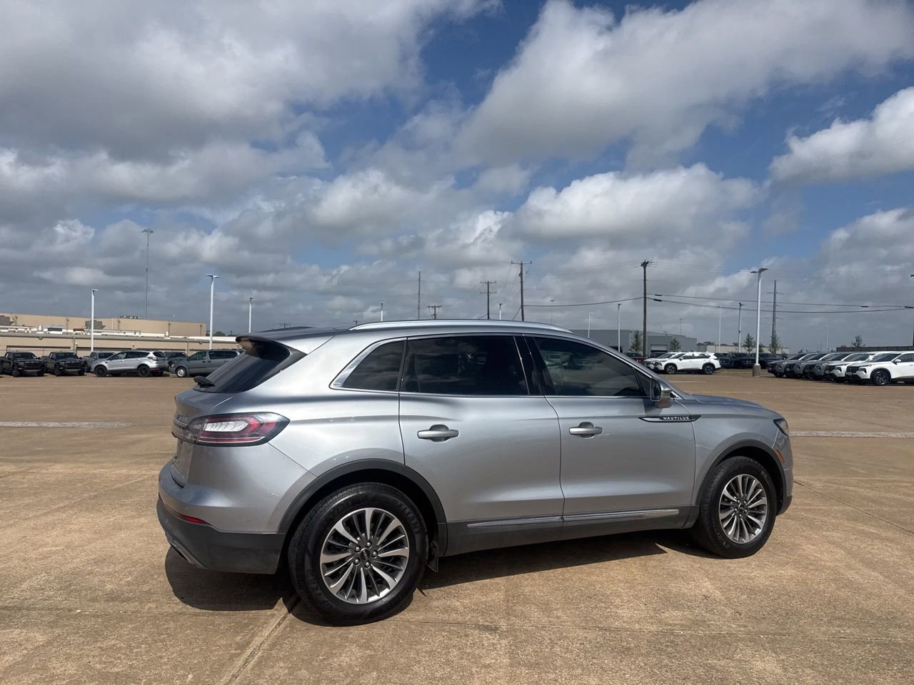 Used 2022 Lincoln Nautilus FWD w/ Premium Package image 24