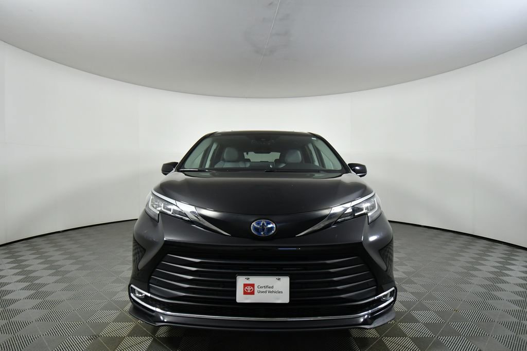 Used 2023 Toyota Sienna XLE image 7