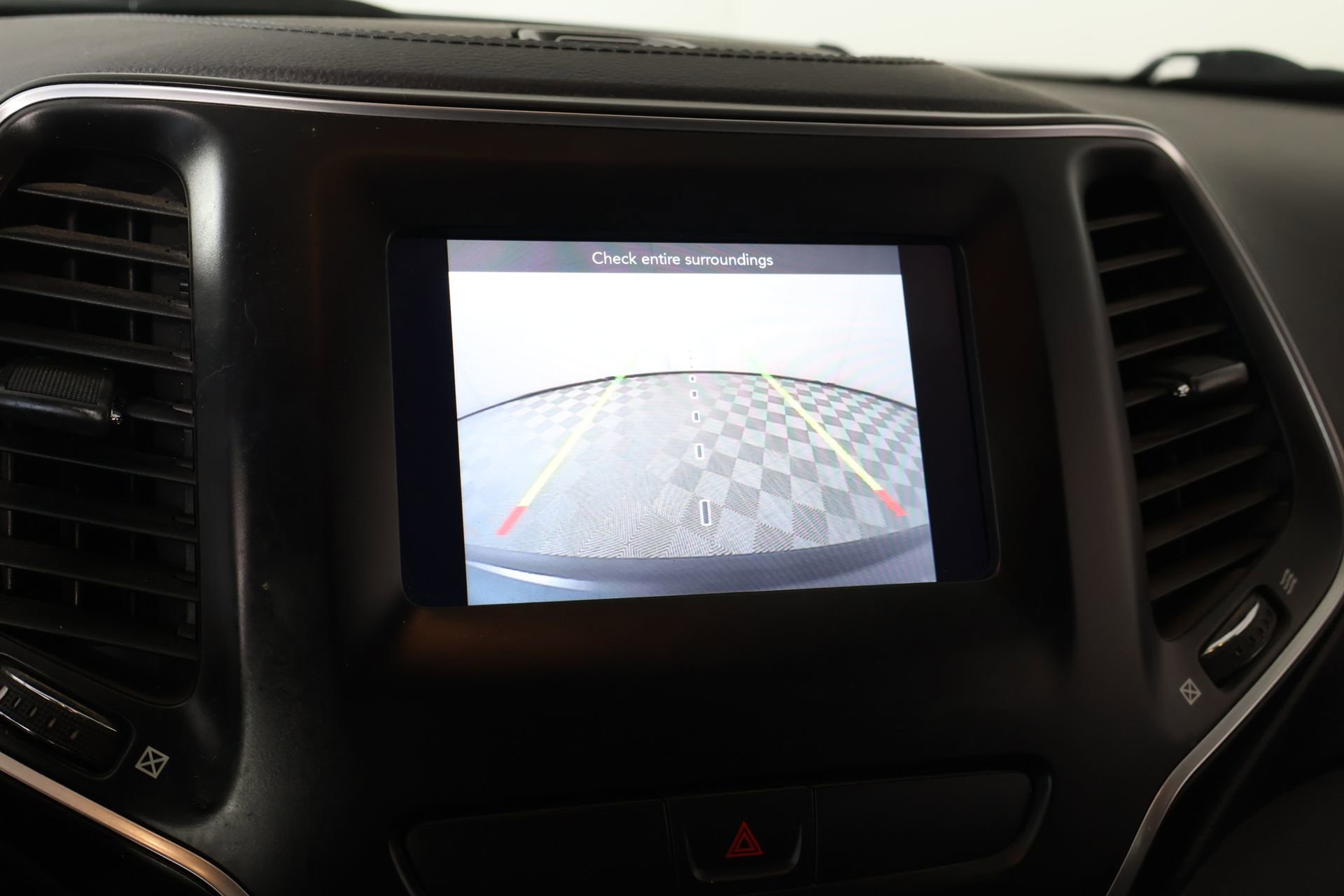 Used 2020 Jeep Cherokee Latitude w/ Cold Weather Group image 6