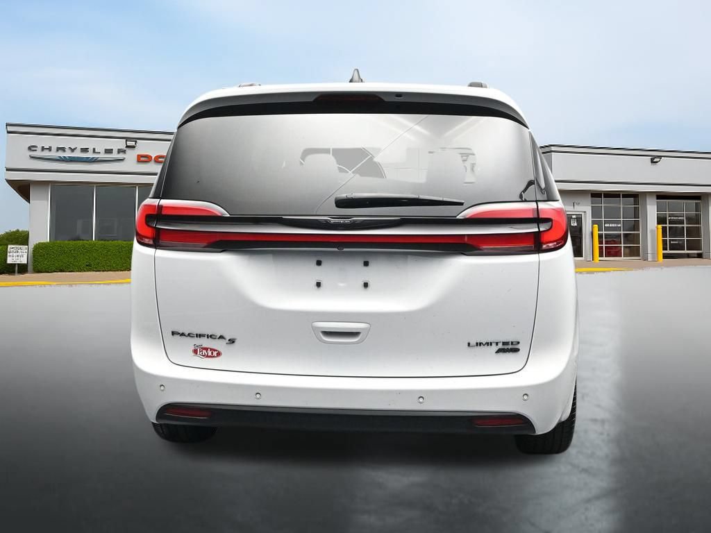 Used 2024 Chrysler Pacifica Limited w/ Uconnect Theater Family Group AWD/4WD image 4
