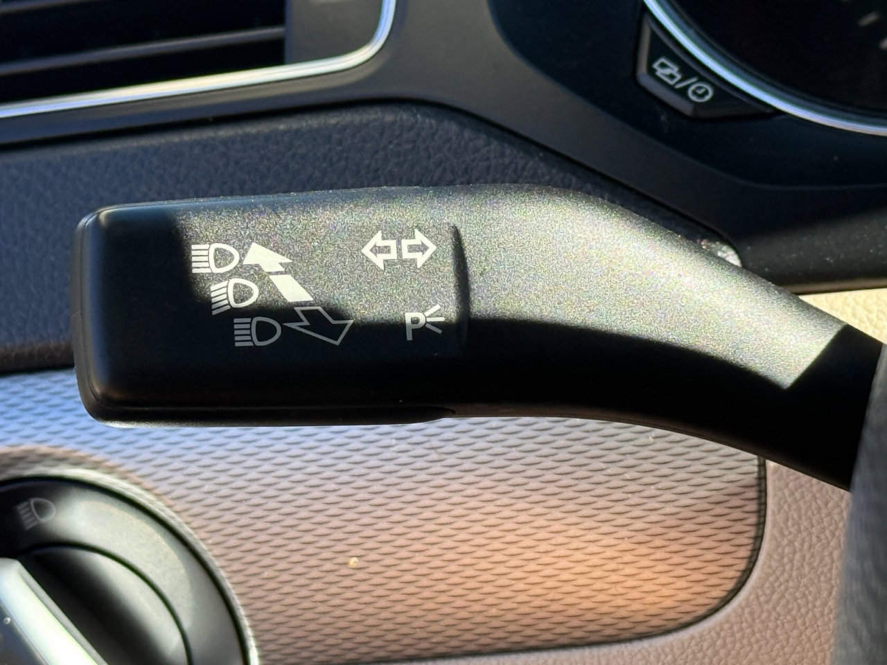 Used 2017 Volkswagen Jetta SE image 24