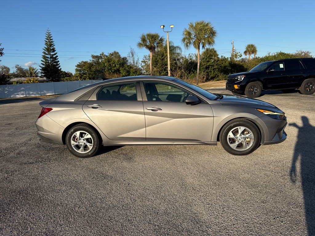 Used 2021 Hyundai Elantra SE image 8