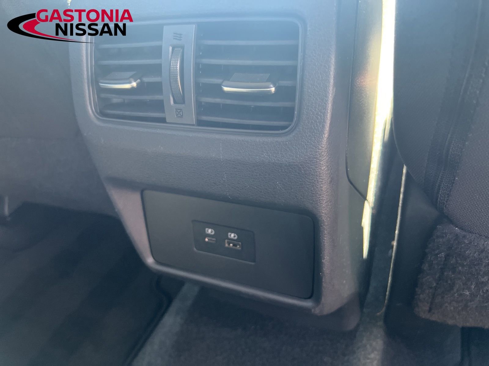 Used 2021 Nissan Rogue SV image 29