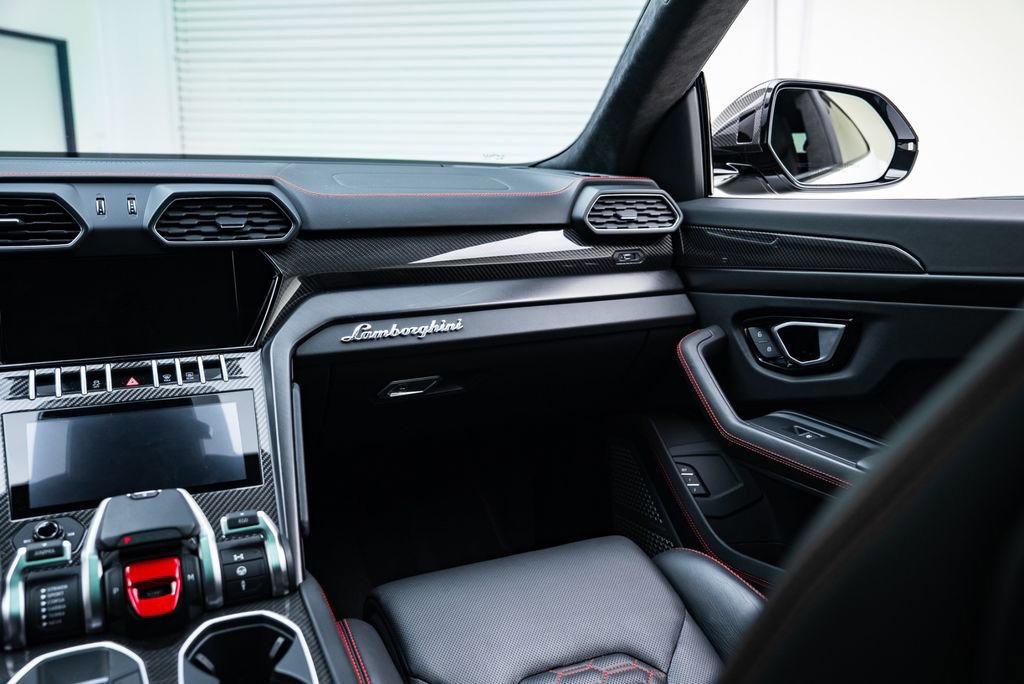 Used 2022 Lamborghini Urus image 22