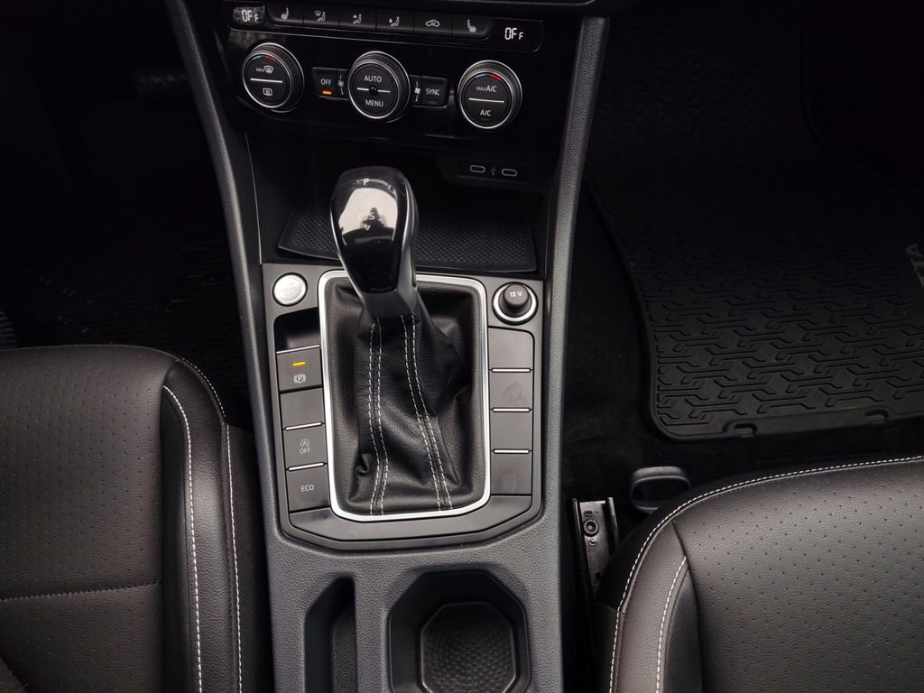 Used 2023 Volkswagen Jetta SE w/ Panoramic Sunroof Package image 10