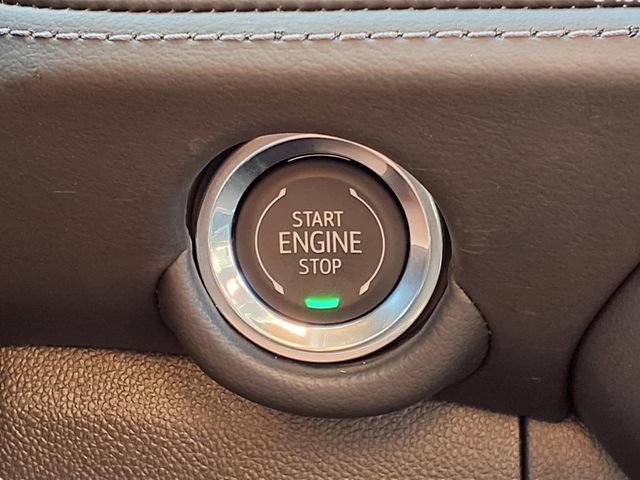 Used 2025 Chevrolet Suburban Z71 AWD/4WD image 16