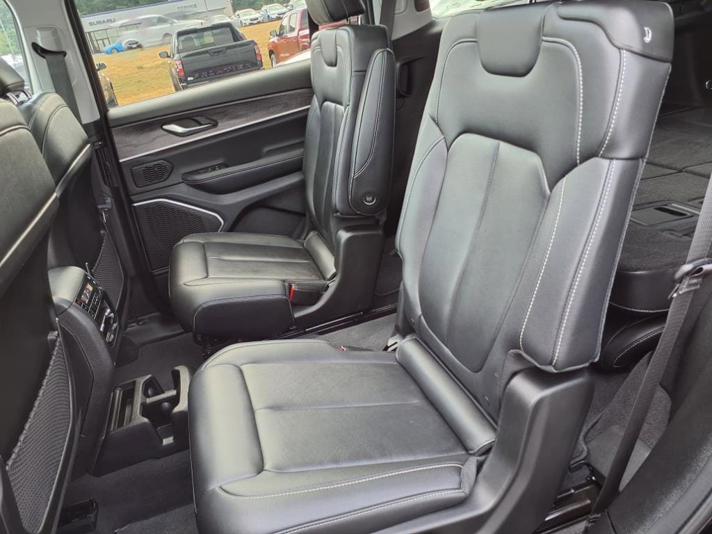 Used 2022 Jeep Grand Cherokee L Limited AWD/4WD image 8