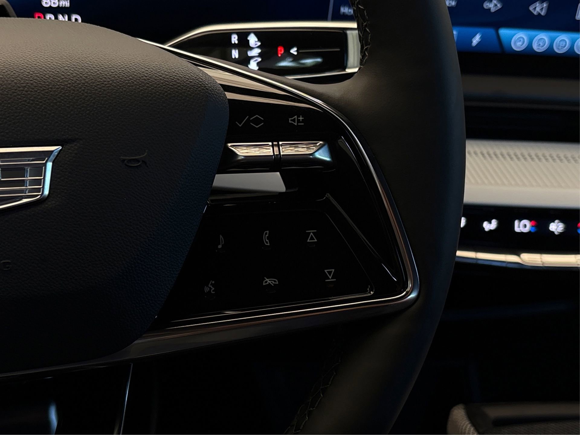 New 2025 Cadillac Optiq Sport 1 w/ LPO, ONYX Package image 29