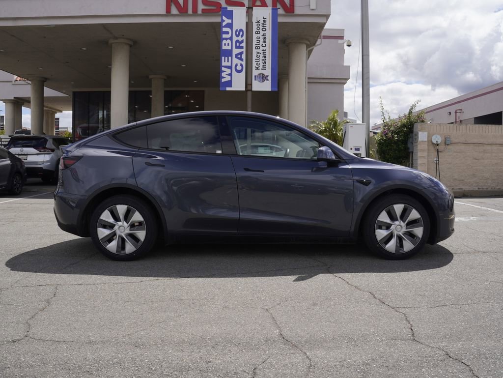 Used 2023 Tesla Model Y Long Range AWD/4WD image 3
