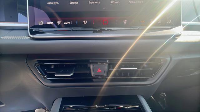 New 2026 Volkswagen Tiguan SEL R-Line AWD/4WD image 16