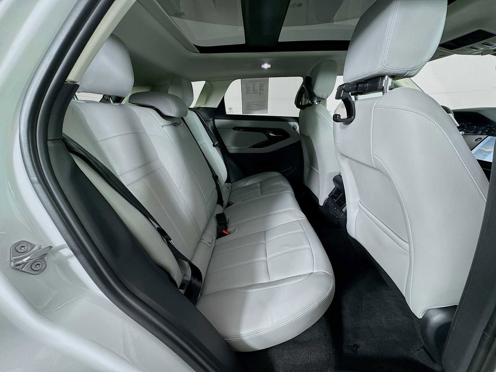 Used 2025 Land Rover Range Rover Evoque S image 26