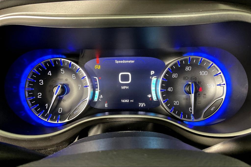 Used 2024 Chrysler Pacifica Touring-L image 29