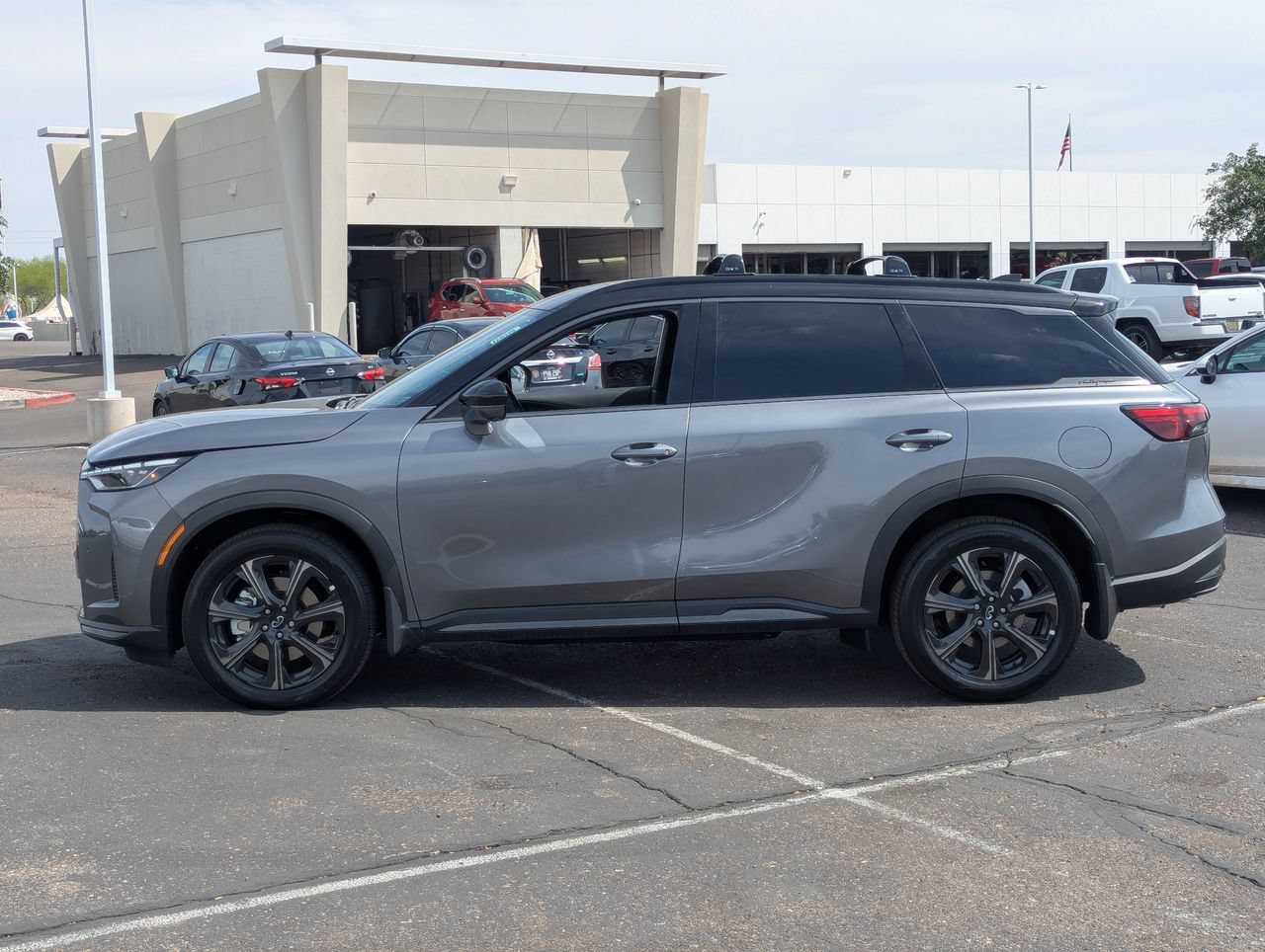 Certified 2026 INFINITI QX60 Autograph w/ Dark Cargo Package AWD/4WD image 2