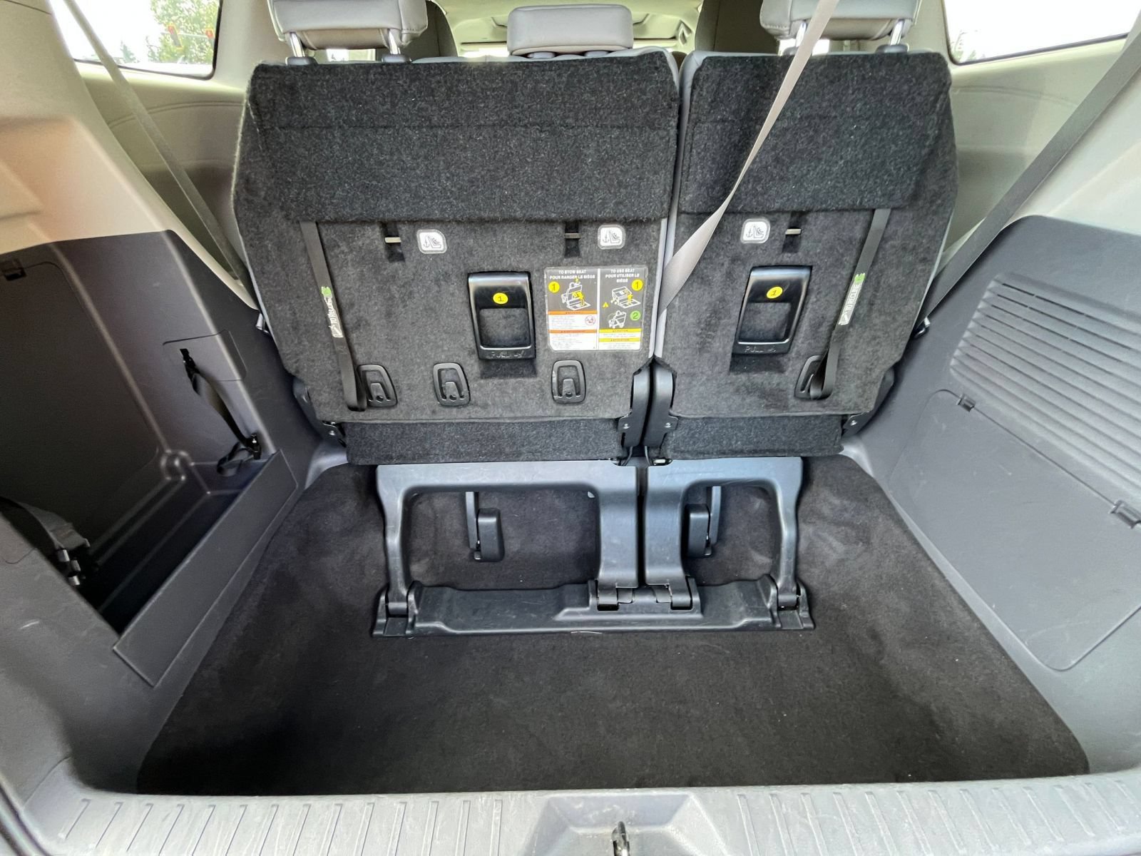 Used 2023 Toyota Sienna XLE FWD image 34