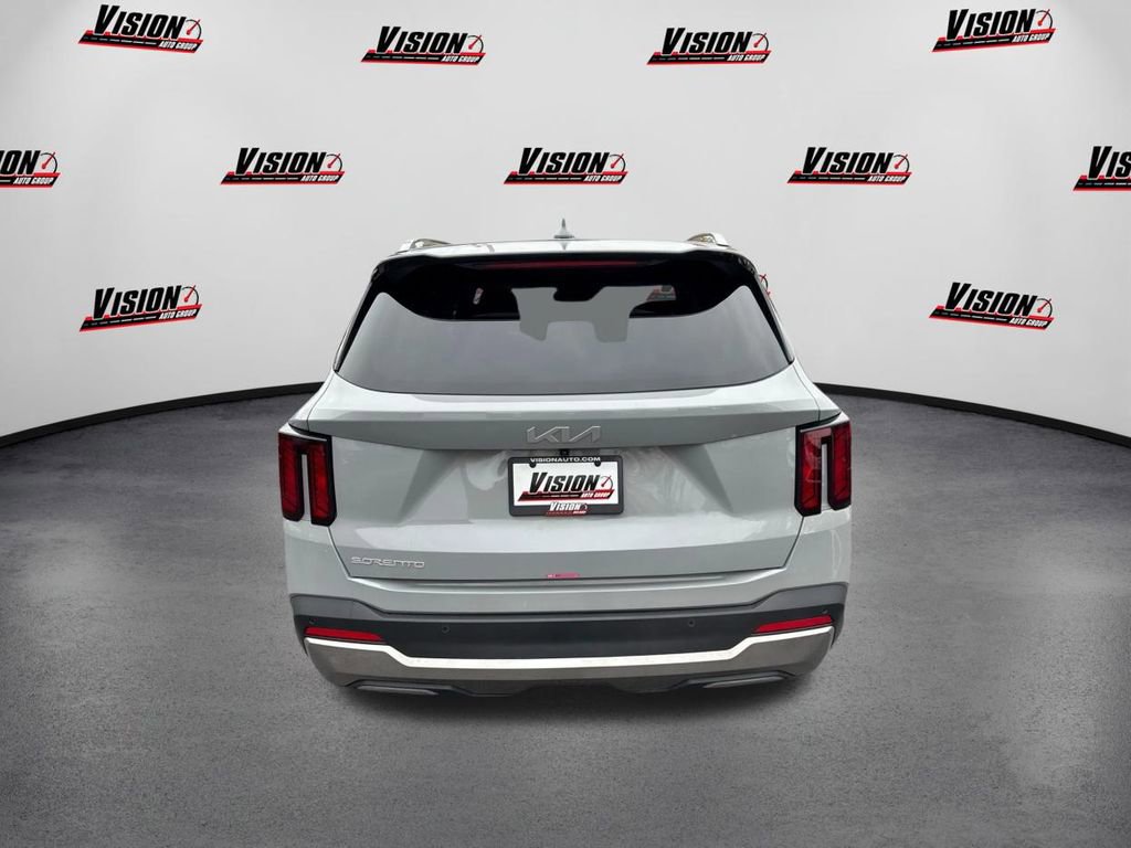 Certified 2025 Kia Sorento S w/ Panoramic Sunroof Package image 6