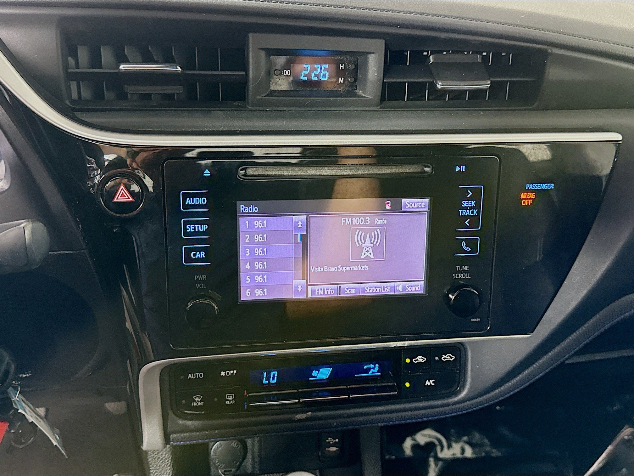 Used 2018 Toyota Corolla SE FWD image 18