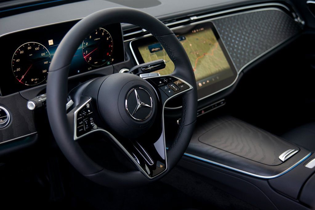 Certified 2025 Mercedes-Benz E 350 4MATIC Sedan image 32