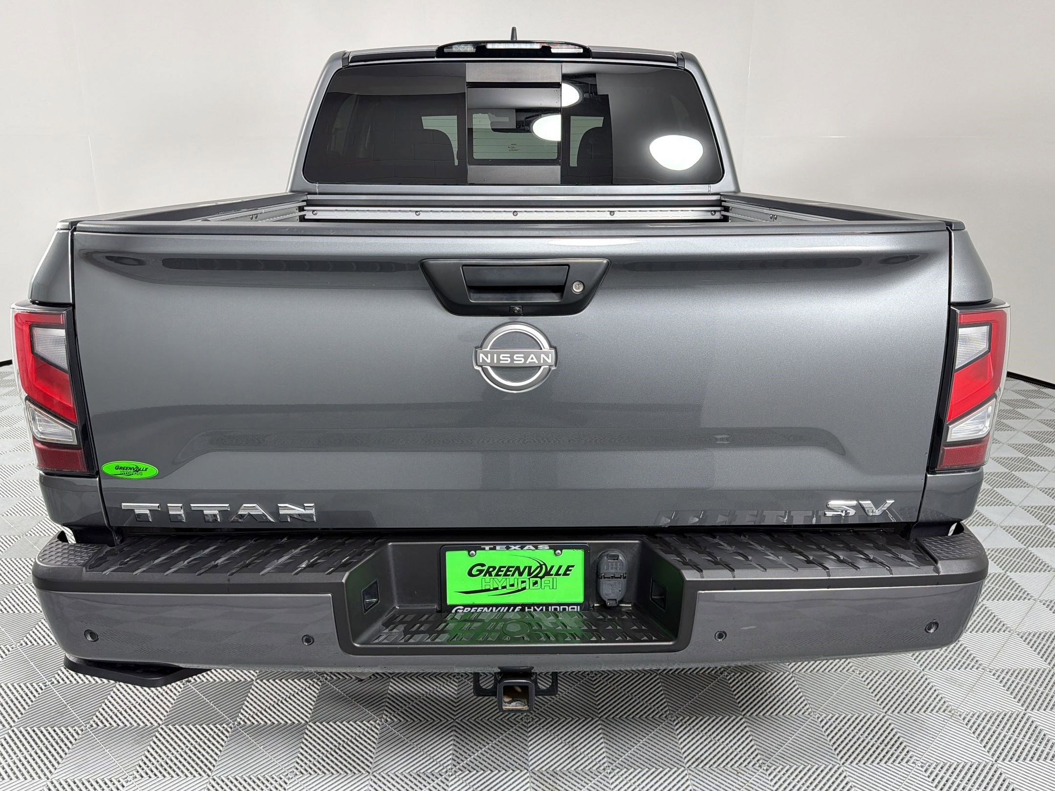 Used 2024 Nissan Titan SV w/ SV Convenience Package RWD image 10