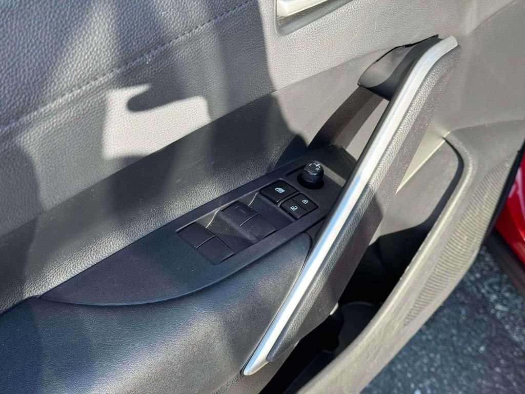 Used 2023 Toyota Corolla Cross XLE w/ Convenience Package AWD/4WD image 19