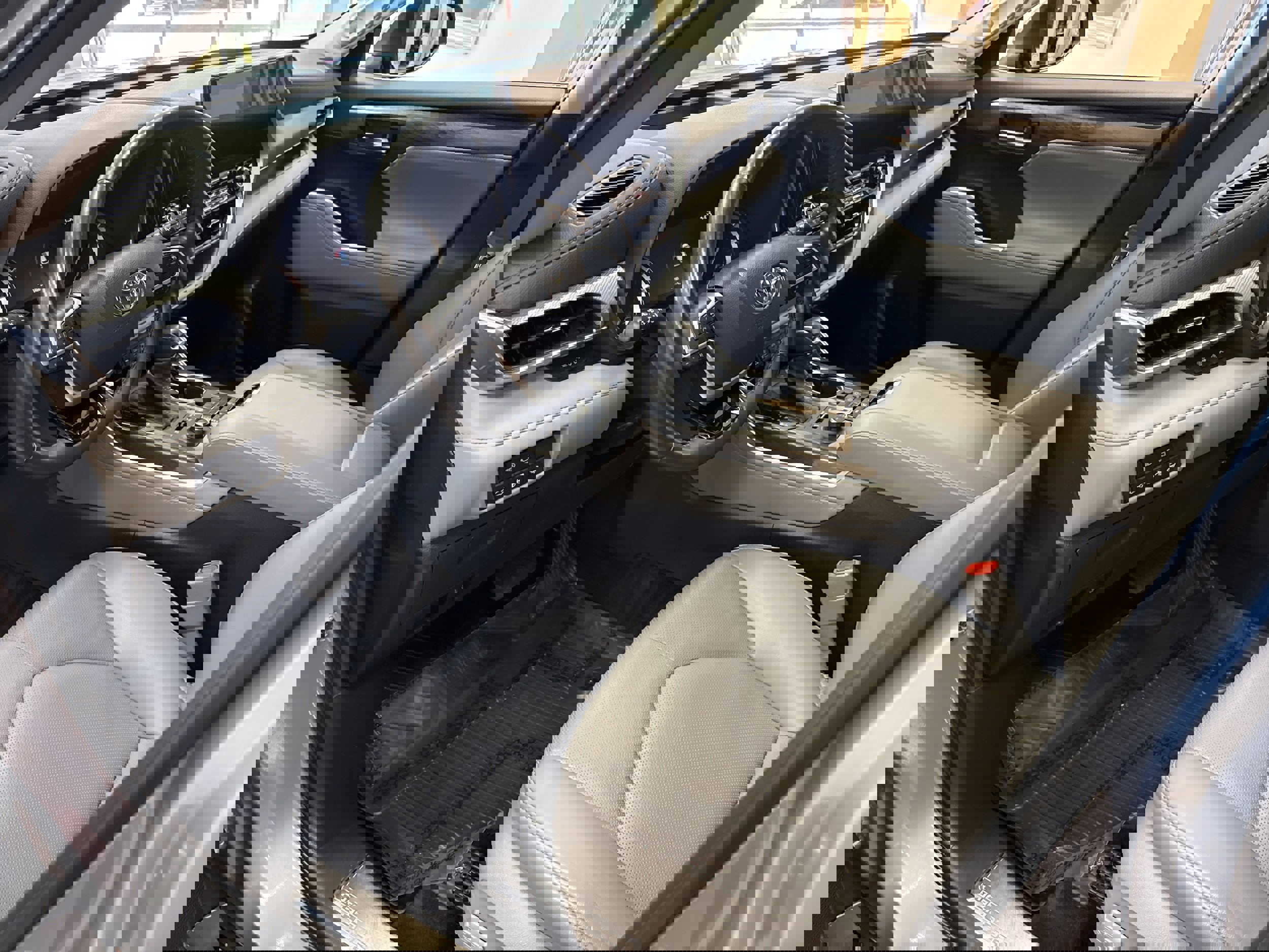 Used 2022 Toyota Highlander Platinum image 7