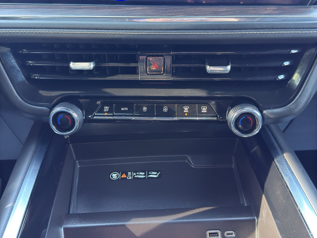 Used 2025 Chevrolet Suburban Premier image 26