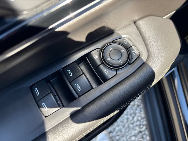 Used 2025 GMC Yukon Elevation w/ LPO, Elevation Black Package AWD/4WD image 23