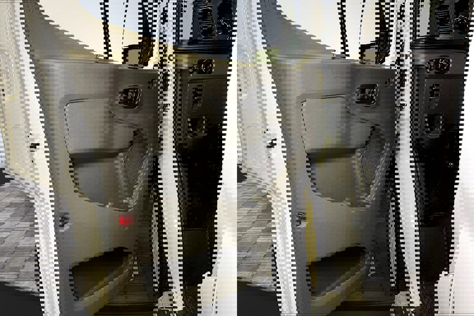 Used 2024 Ford Transit 250 Low Roof w/ Exterior Upgrade Package image 19