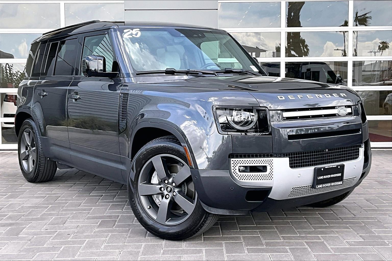 Used 2025 Land Rover Defender 110 S image 3